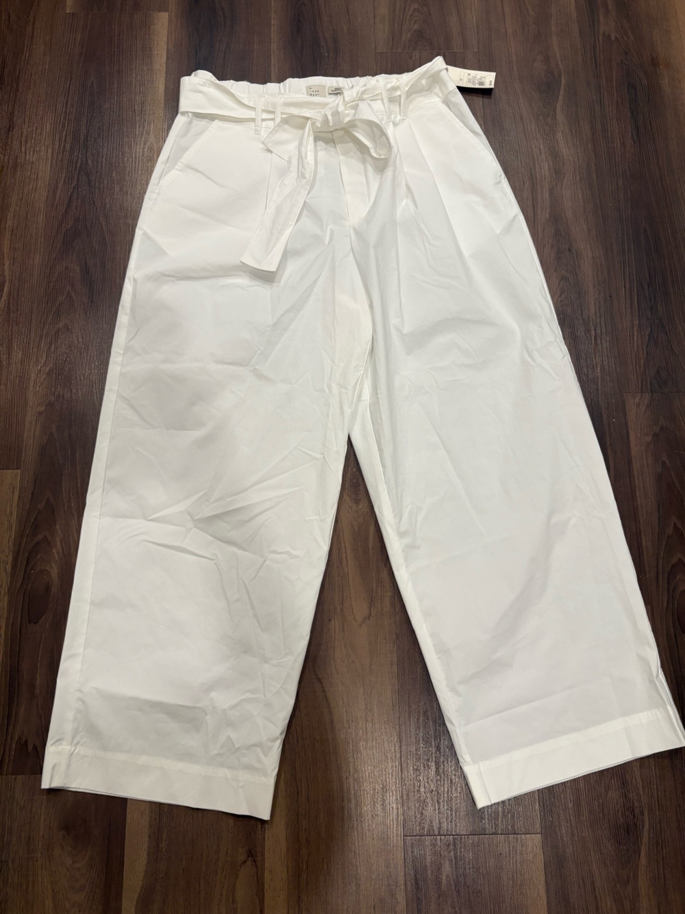 Woman’s White Casual Pants